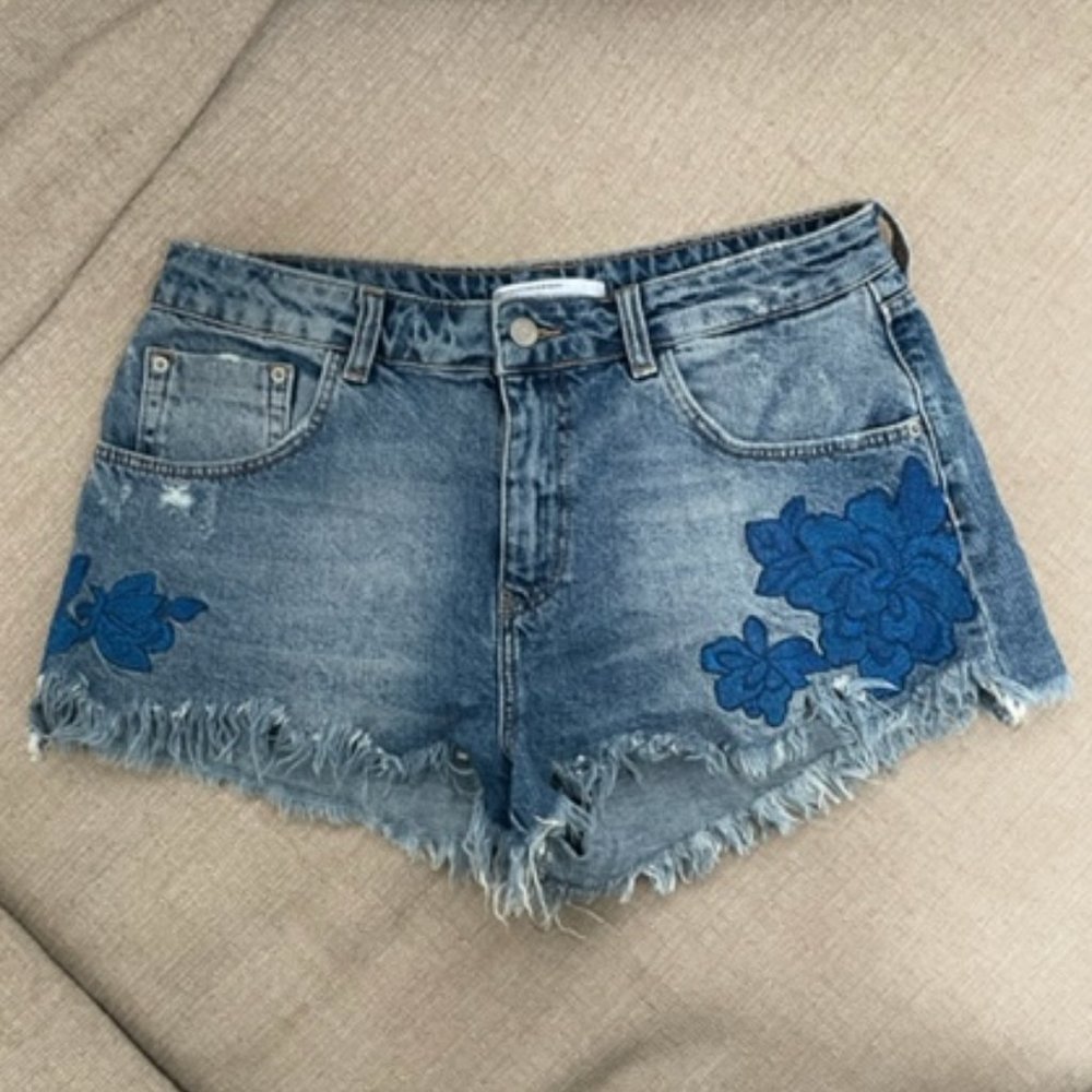 ZARA TRAFALUC Embroidered Blue Denim Cut Off Shorts Size 8